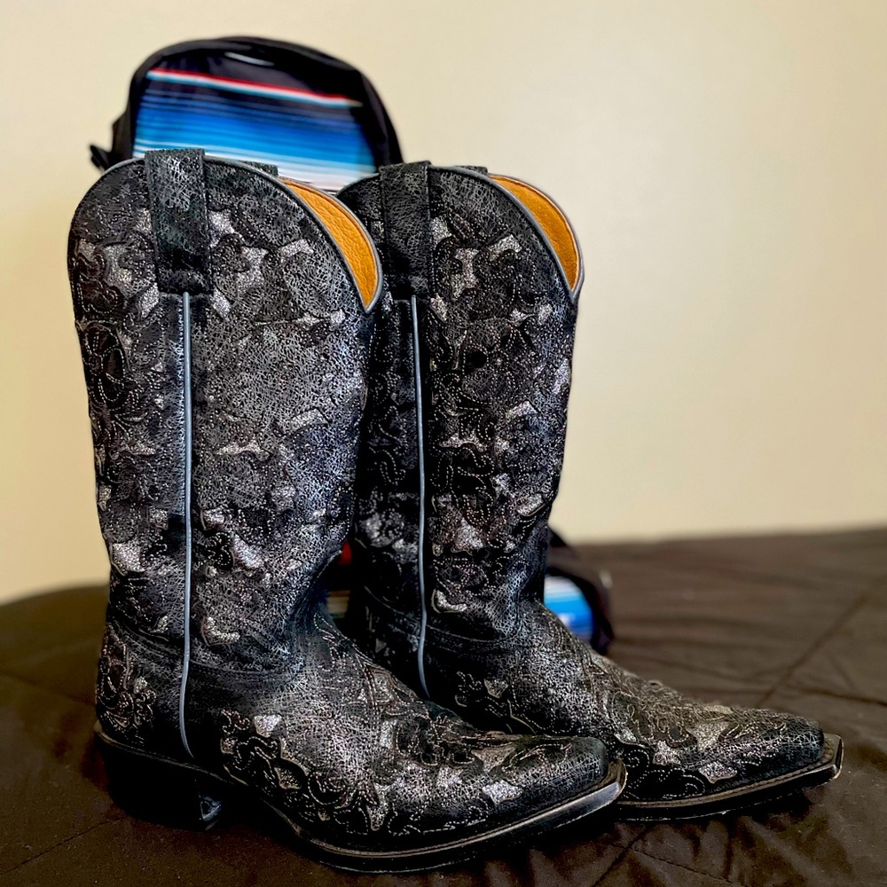 🤠Black Shyanne Cowgirl Boots with Silver/Glitter Detail🤠
